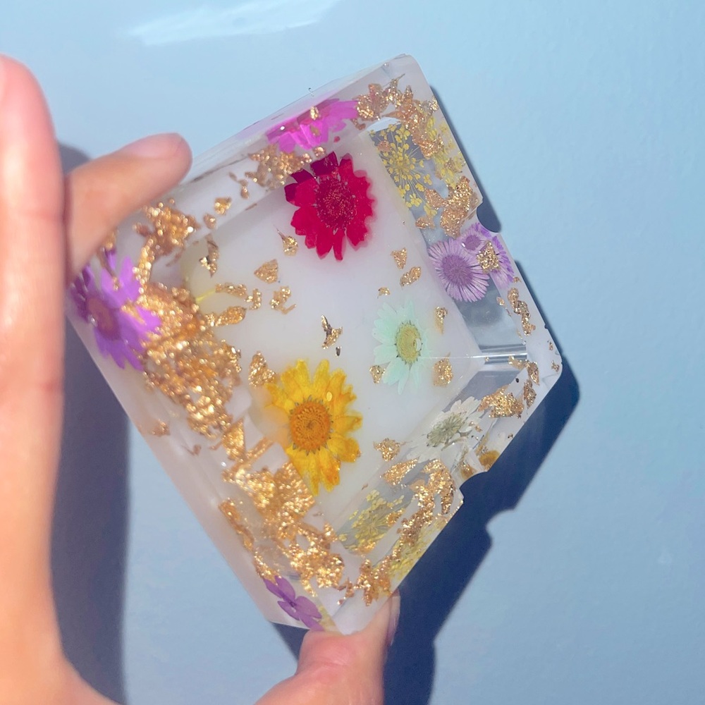 Floral resin ashtray 🌸✨